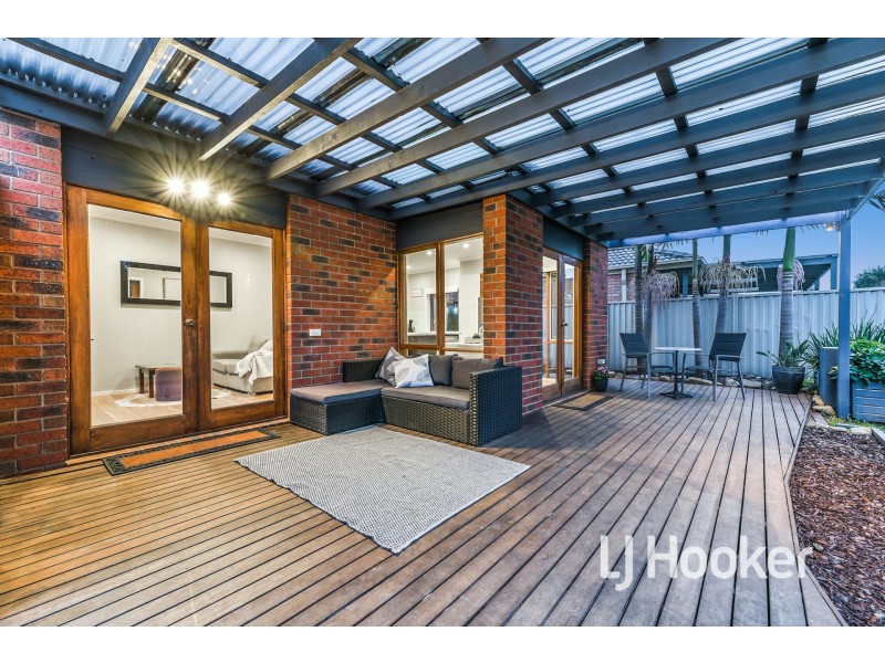 54 Oaklands Way, Pakenham VIC 3810