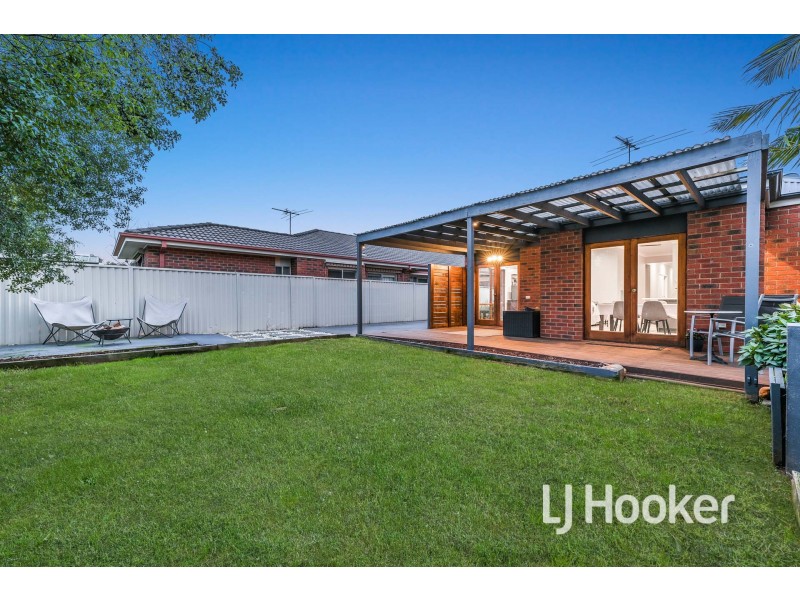 54 Oaklands Way, Pakenham VIC 3810