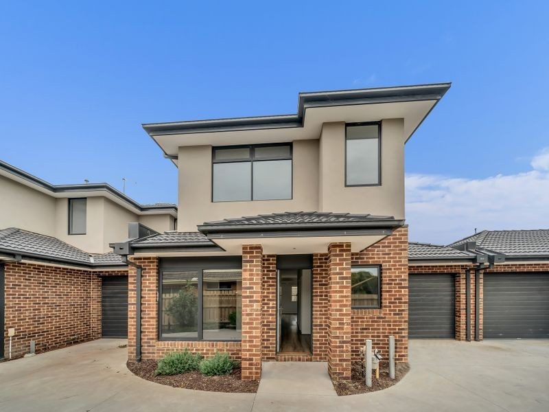 2/2 Wadsley Avenue, Pakenham VIC 3810