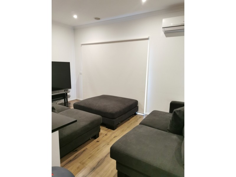 2/2 Wadsley Avenue, Pakenham VIC 3810