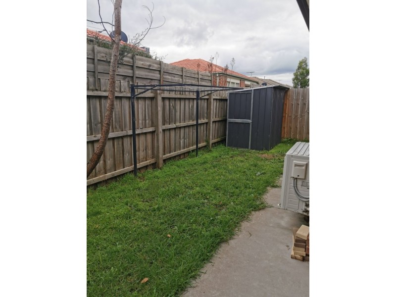 2/2 Wadsley Avenue, Pakenham VIC 3810