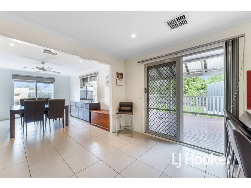 2 Anita Place, Pakenham VIC 3810