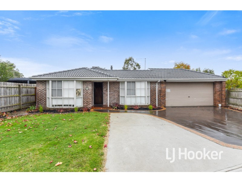 2 Anita Place, Pakenham VIC 3810