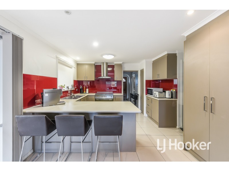 2 Anita Place, Pakenham VIC 3810