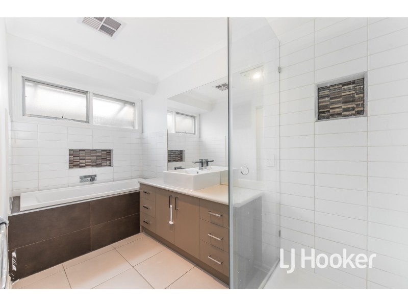 2 Anita Place, Pakenham VIC 3810