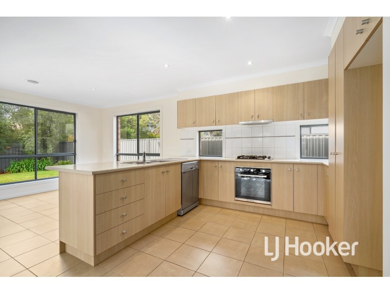 10 Valencia Lane, Pakenham VIC 3810