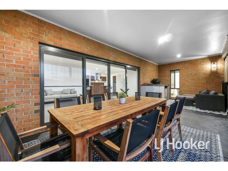 19 Arthur Phillip Drive, Pakenham VIC 3810