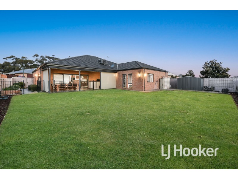 19 Arthur Phillip Drive, Pakenham VIC 3810
