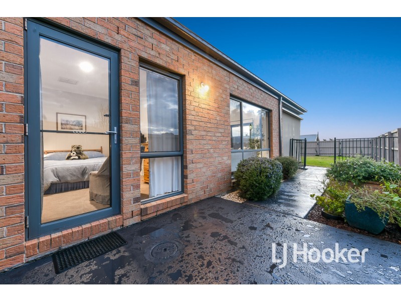 19 Arthur Phillip Drive, Pakenham VIC 3810