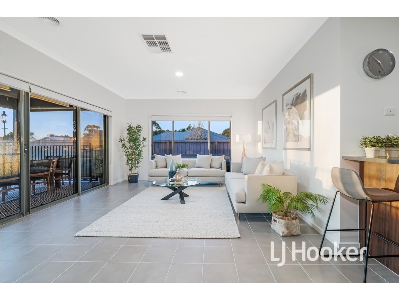 19 Arthur Phillip Drive, Pakenham VIC 3810