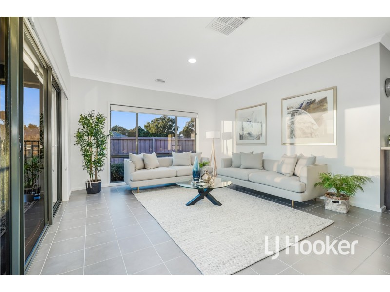 19 Arthur Phillip Drive, Pakenham VIC 3810