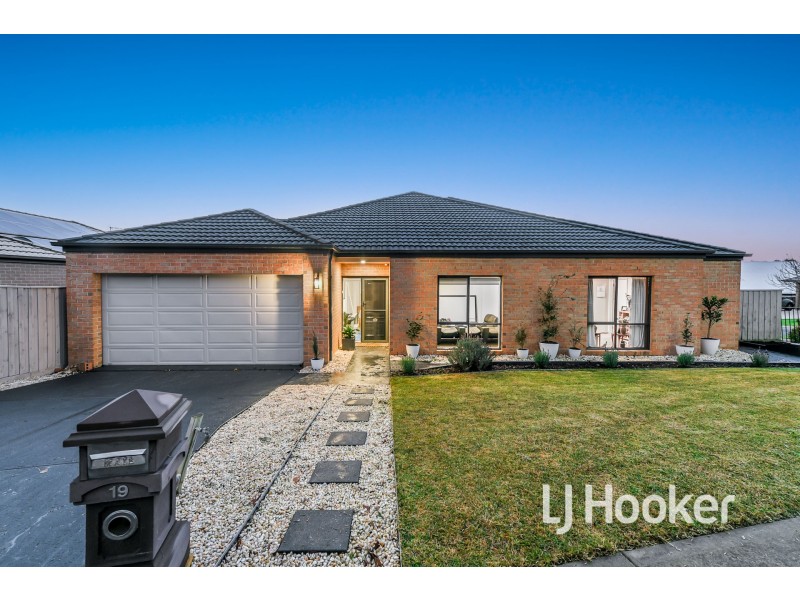 19 Arthur Phillip Drive, Pakenham VIC 3810