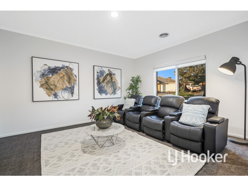 19 Arthur Phillip Drive, Pakenham VIC 3810