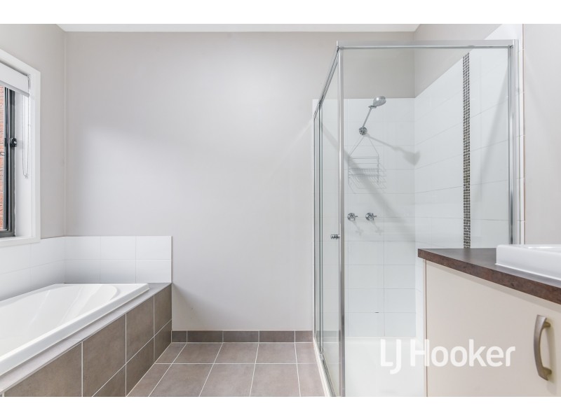 19 Arthur Phillip Drive, Pakenham VIC 3810