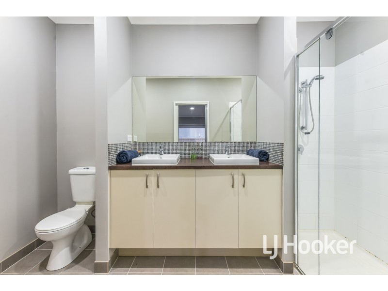 19 Arthur Phillip Drive, Pakenham VIC 3810