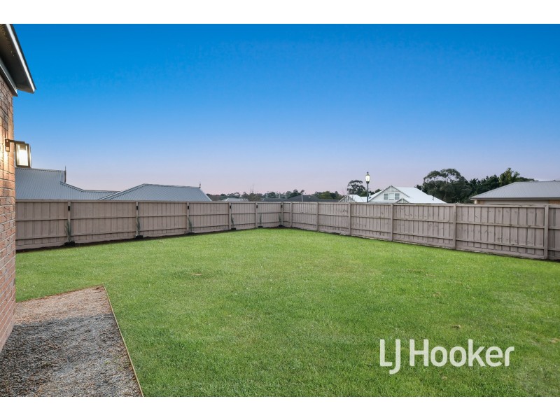 19 Arthur Phillip Drive, Pakenham VIC 3810