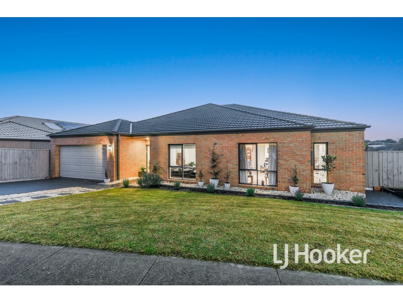 19 Arthur Phillip Drive, Pakenham VIC 3810