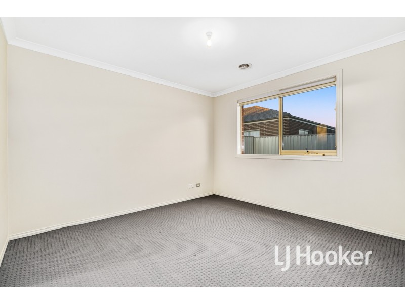 16 Willowtree Drive, Pakenham VIC 3810