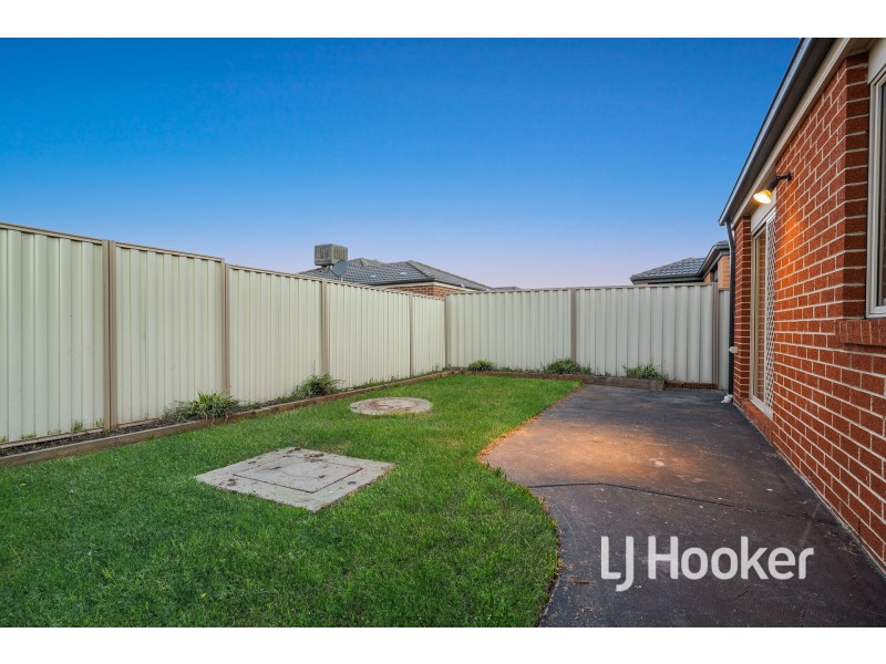 16 Willowtree Drive, Pakenham VIC 3810