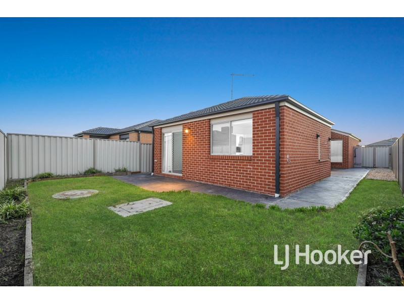 16 Willowtree Drive, Pakenham VIC 3810