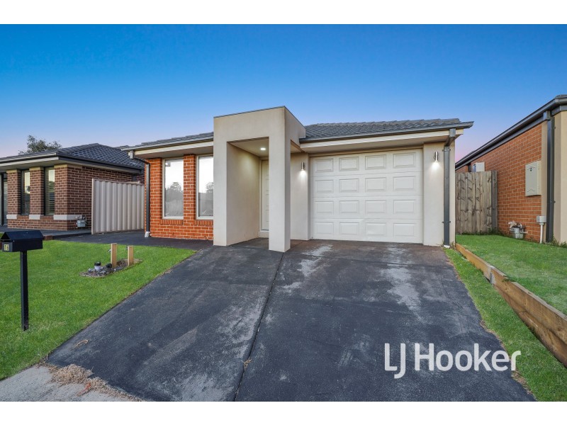16 Willowtree Drive, Pakenham VIC 3810