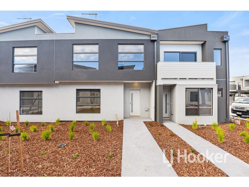 9 Roller Walk, Pakenham VIC 3810