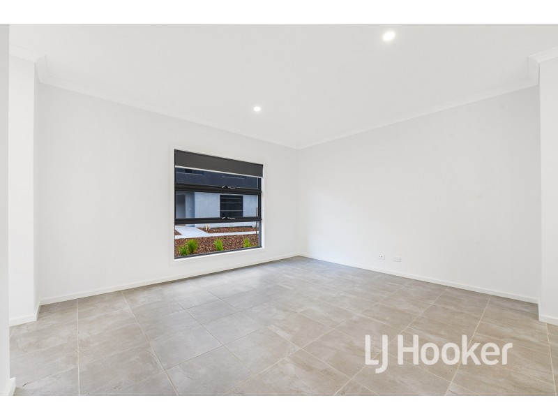 9 Roller Walk, Pakenham VIC 3810