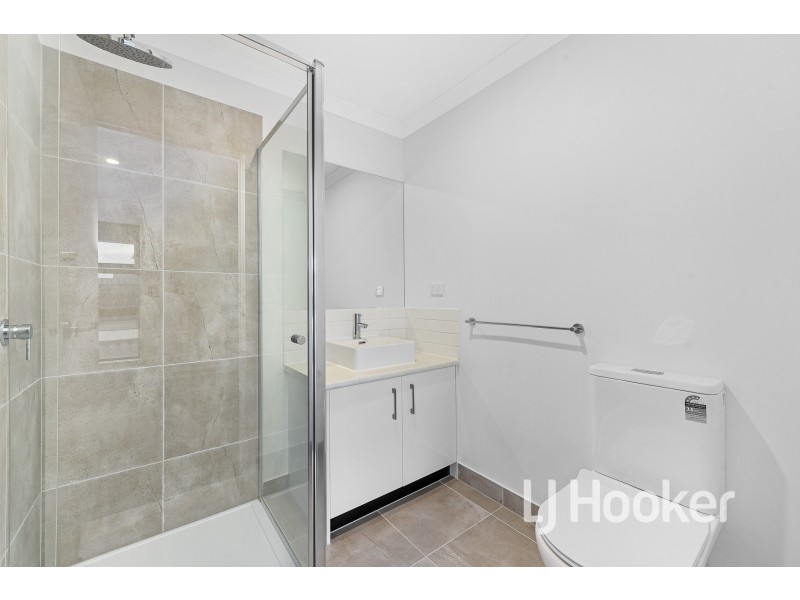 9 Roller Walk, Pakenham VIC 3810