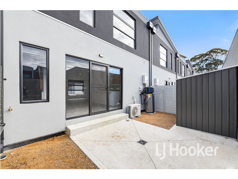 9 Roller Walk, Pakenham VIC 3810