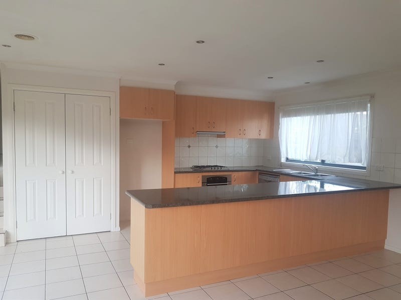 13A Marina Court, Berwick VIC 3806