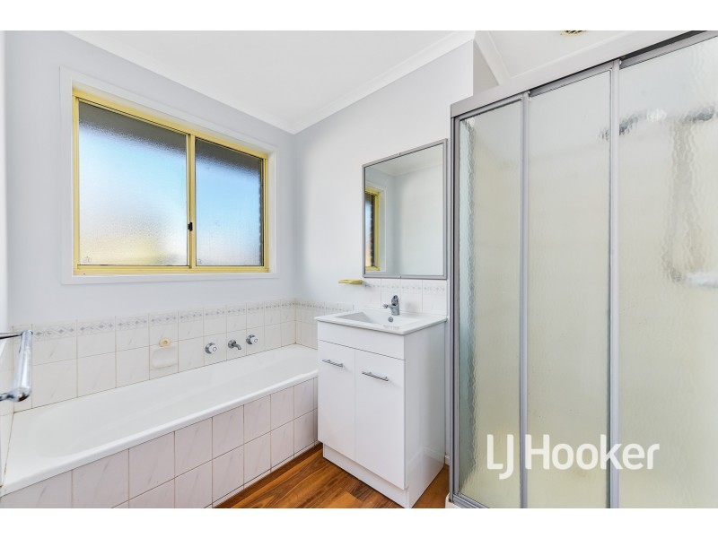 31 Meeking Drive, Pakenham VIC 3810