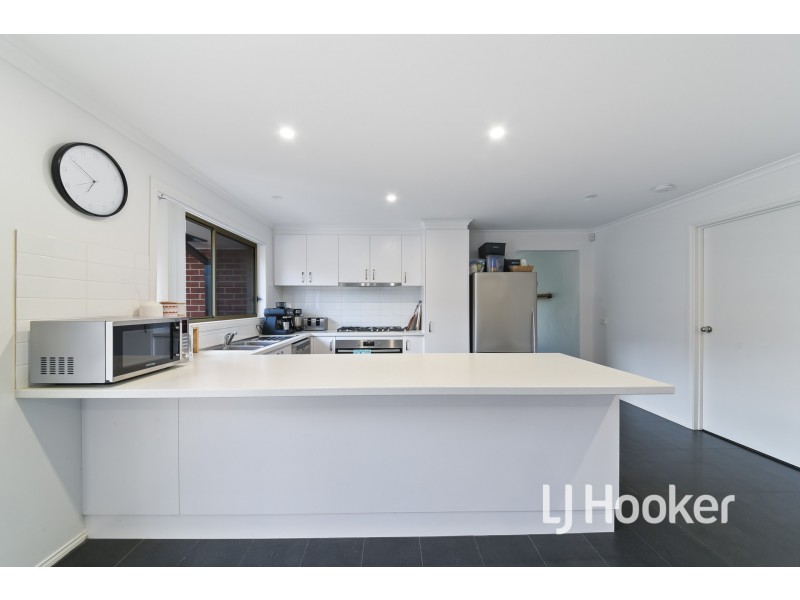 25 Ben Drive, Pakenham VIC 3810