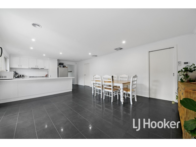 25 Ben Drive, Pakenham VIC 3810