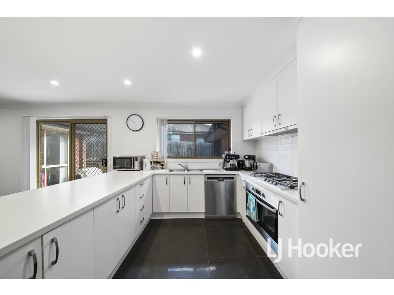 25 Ben Drive, Pakenham VIC 3810