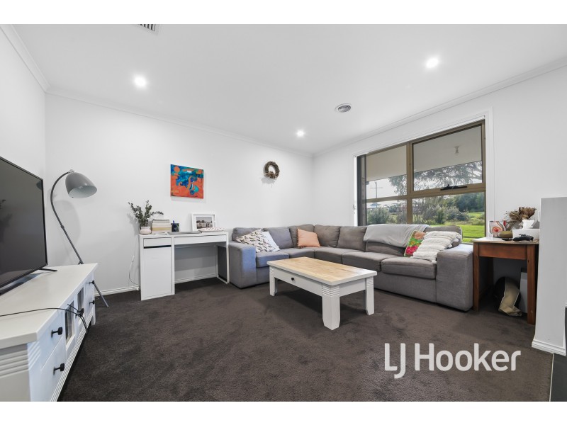 25 Ben Drive, Pakenham VIC 3810