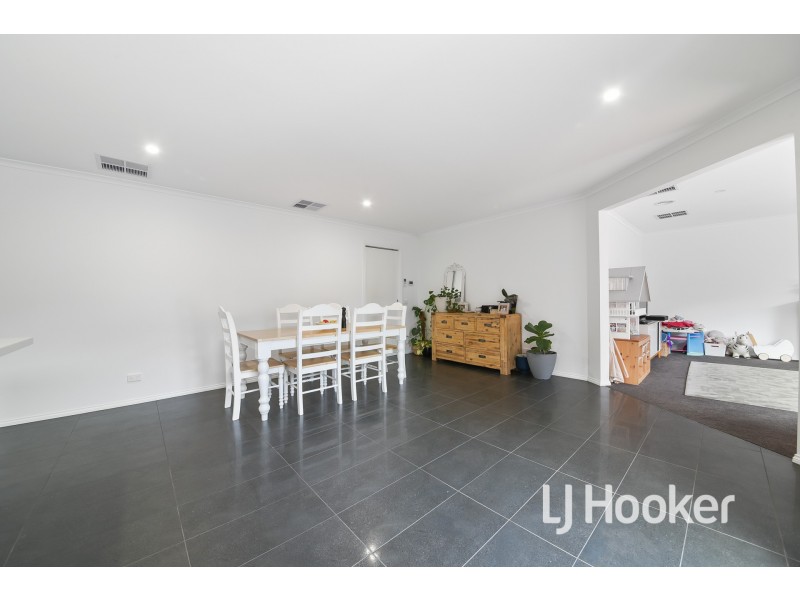 25 Ben Drive, Pakenham VIC 3810