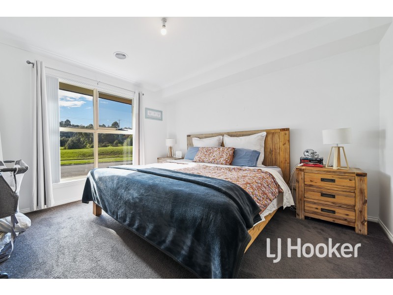 25 Ben Drive, Pakenham VIC 3810