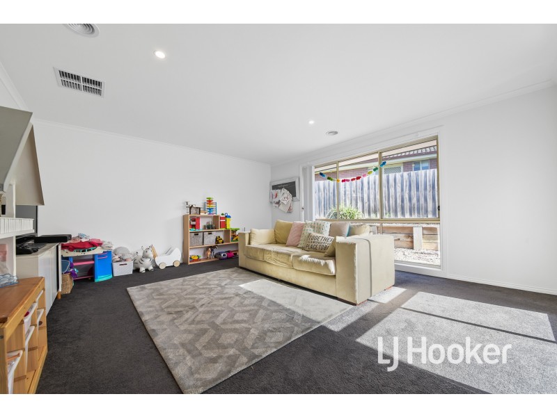 25 Ben Drive, Pakenham VIC 3810