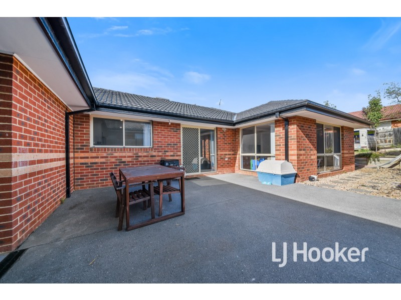 25 Ben Drive, Pakenham VIC 3810