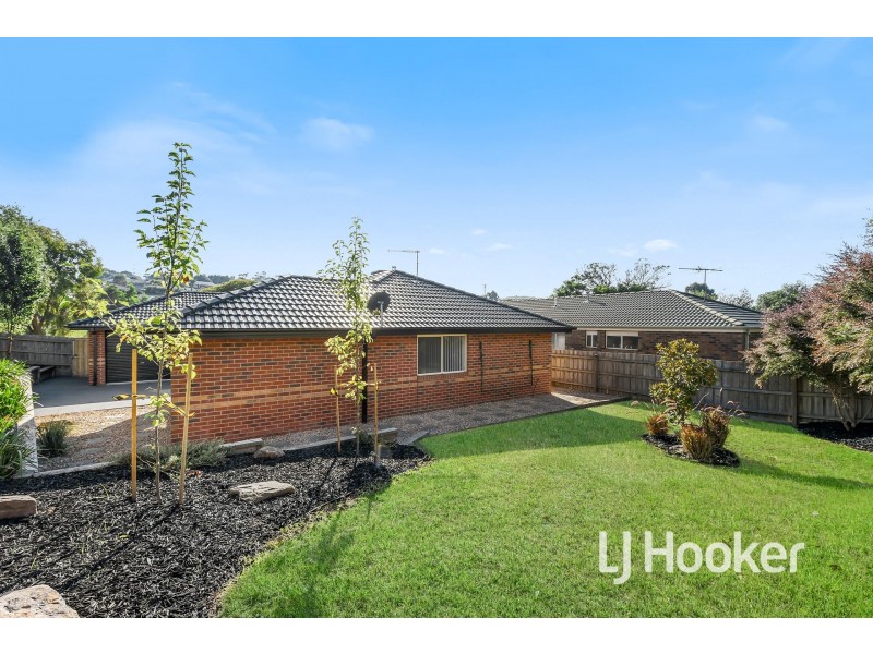25 Ben Drive, Pakenham VIC 3810