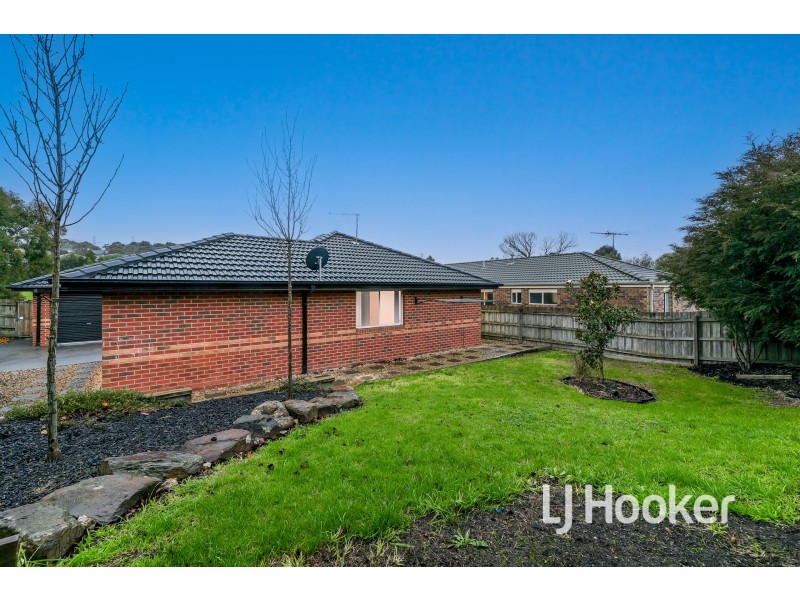 25 Ben Drive, Pakenham VIC 3810