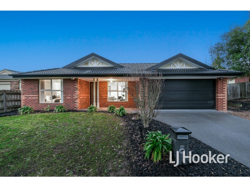 25 Ben Drive, Pakenham VIC 3810