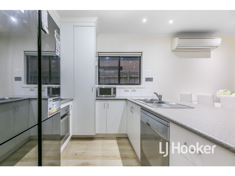 22/103 Army Road, Pakenham VIC 3810