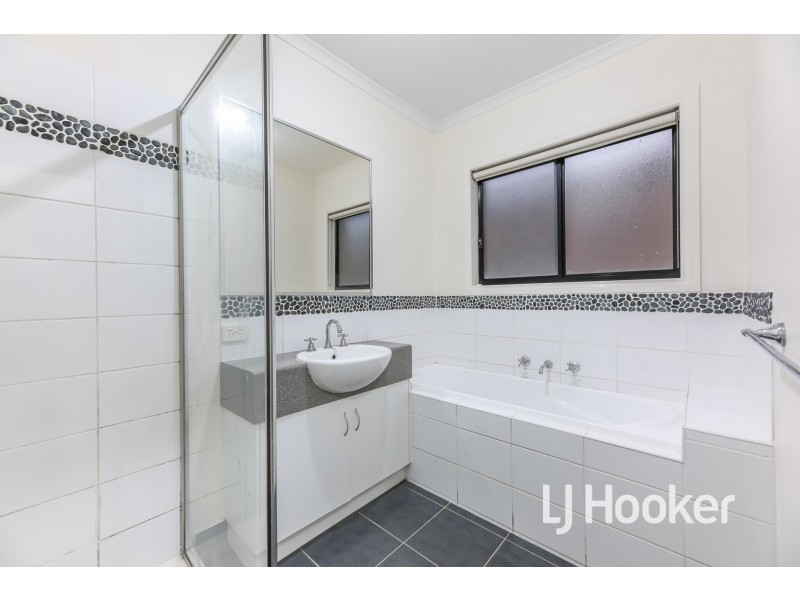 22/103 Army Road, Pakenham VIC 3810