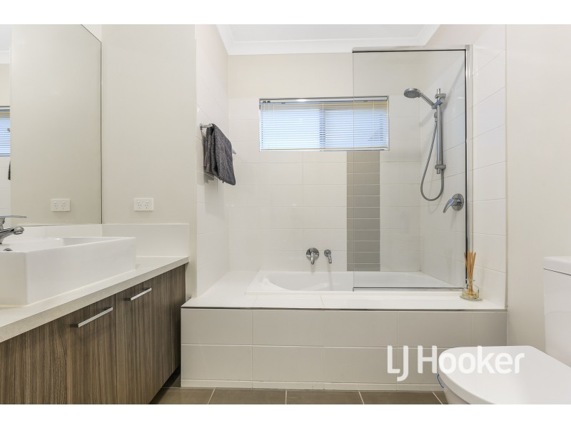 21 Fadden Mews, Officer VIC 3809