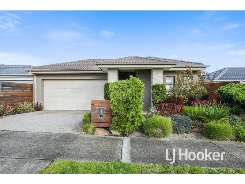 7 Hamish Avenue, Pakenham VIC 3810