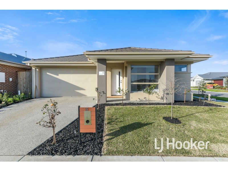 15 Chaffey Grove, Officer South VIC 3809