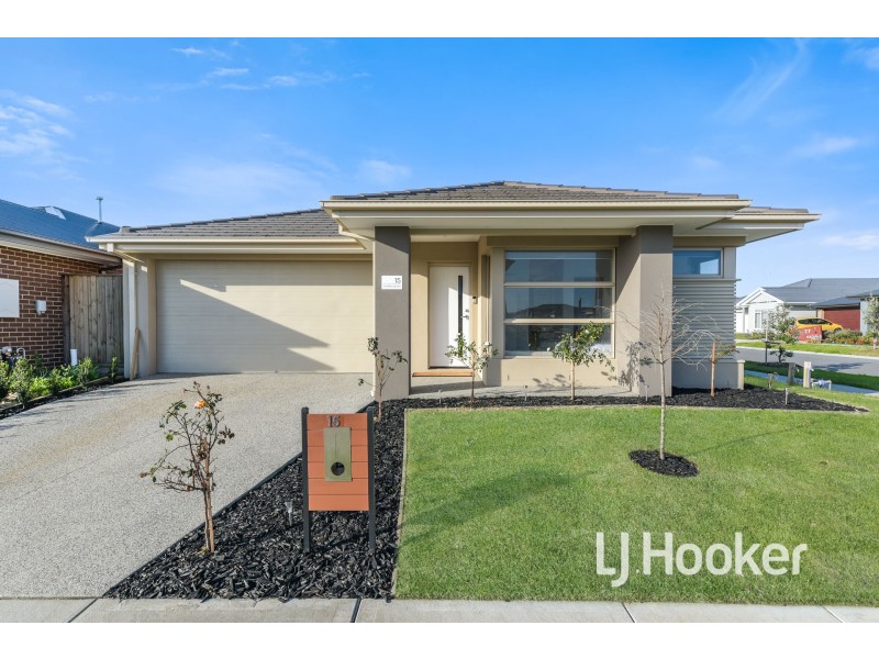15 Chaffey Grove, Officer South VIC 3809