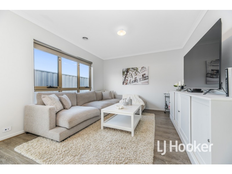 15 Chaffey Grove, Officer South VIC 3809