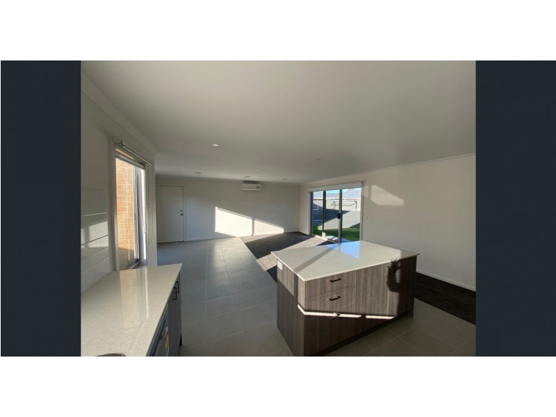 12 Manchester Circuit, Longwarry VIC 3816